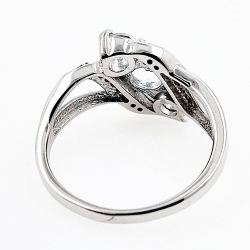 Ring aus 925er Sterlingsilber mit Aquamarin oder Tansanit