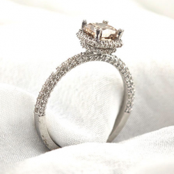 Diamond ring in 18k white gold