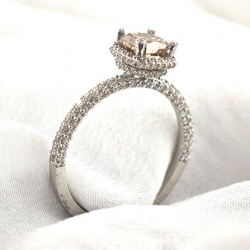 Anello in oro con diamante champagne di 0,52 carati + diamante bianco di 0,61 carati