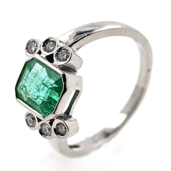 Gold ring with Emerald and Diamonds