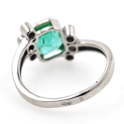 Gold ring with Emerald and Diamonds