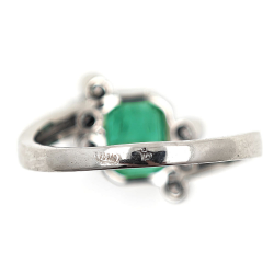 Gold ring with Emerald and Diamonds