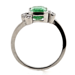 Gold ring with Emerald and Diamonds