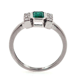 Gold ring with Emerald and Diamonds