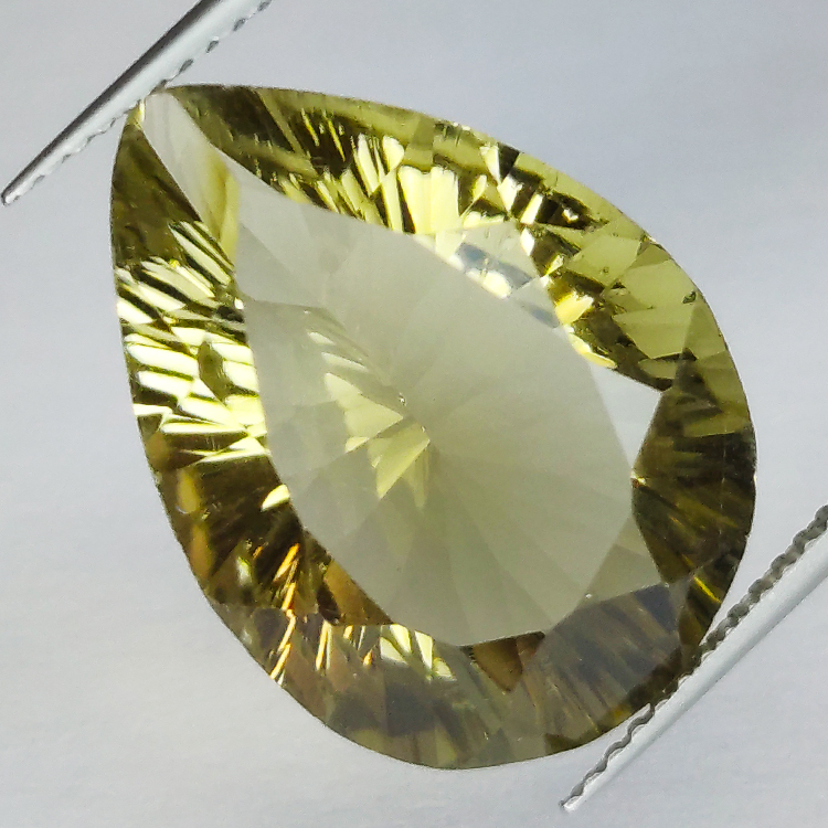 12,25ct Cuarzo ahumado talla pera 20,1x14,5mm