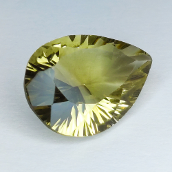 12,25ct Rauchquarz im Birnenschliff 20,1x14,5mm