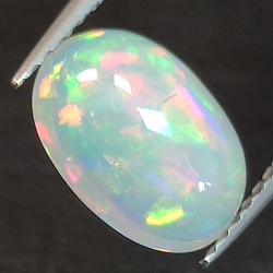 1,36ct Opale taglio ovale 9,82 x 7,13 mm