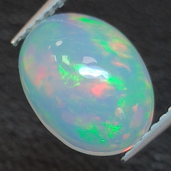 2,05ct Oval geschliffener Opal 10,96 x 8,22 mm