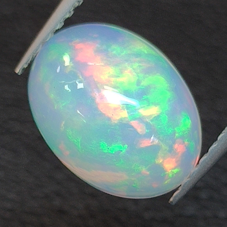 2,05ct Oval geschliffener Opal 10,96 x 8,22 mm