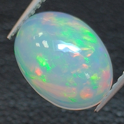 2,05ct Oval geschliffener Opal 10,96 x 8,22 mm