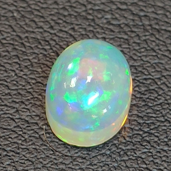 1,82ct Oval geschliffener Opal 8,89 x 6,94 x 5,39 mm