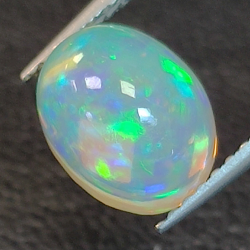 1,82ct Oval geschliffener Opal 8,89 x 6,94 x 5,39 mm