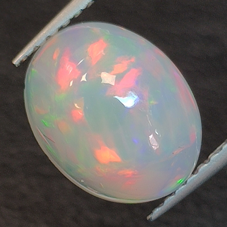 2,45ct Oval geschliffener Opal 10,66 x 8,25 mm