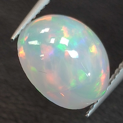 2,45ct Oval geschliffener Opal 10,66 x 8,25 mm