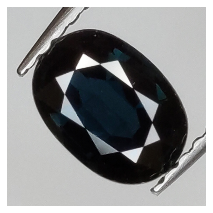 1,15 ct blauer Saphir im Ovalschliff 7x5 mm