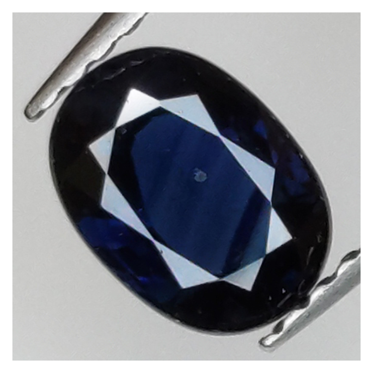 1,20 ct blauer Saphir im Ovalschliff 7x5 mm