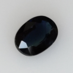 1,13 ct blauer Saphir im Ovalschliff 7x5 mm