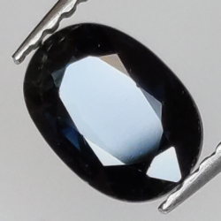 1,13 ct blauer Saphir im Ovalschliff 7x5 mm