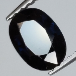 1,19 ct blauer Saphir im Ovalschliff 7x5 mm