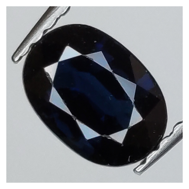 1,19 ct blauer Saphir im Ovalschliff 7x5 mm