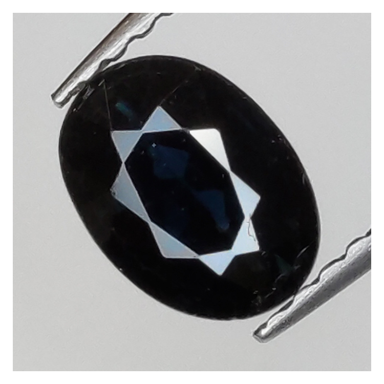 1,16 ct blauer Saphir im Ovalschliff 7x5 mm