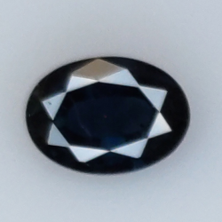 0,90 ct blauer Saphir im Ovalschliff 7x5 mm