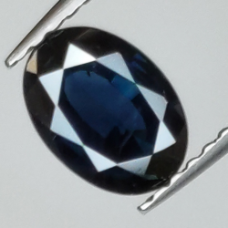 Zaffiro blu da 0,90 ct taglio ovale 7x5 mm