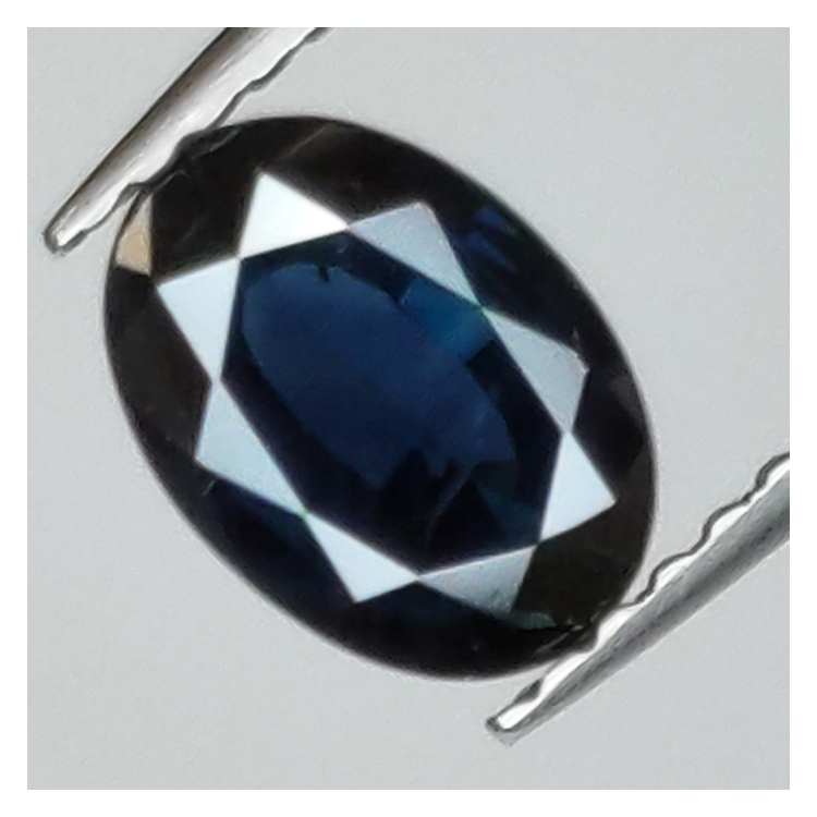 0,90 ct blauer Saphir im Ovalschliff 7x5 mm