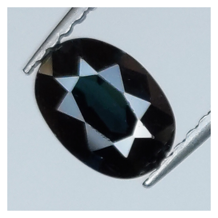 1,11 ct blauer Saphir im Ovalschliff 7x5 mm