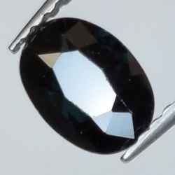 1,11 ct blauer Saphir im Ovalschliff 7x5 mm