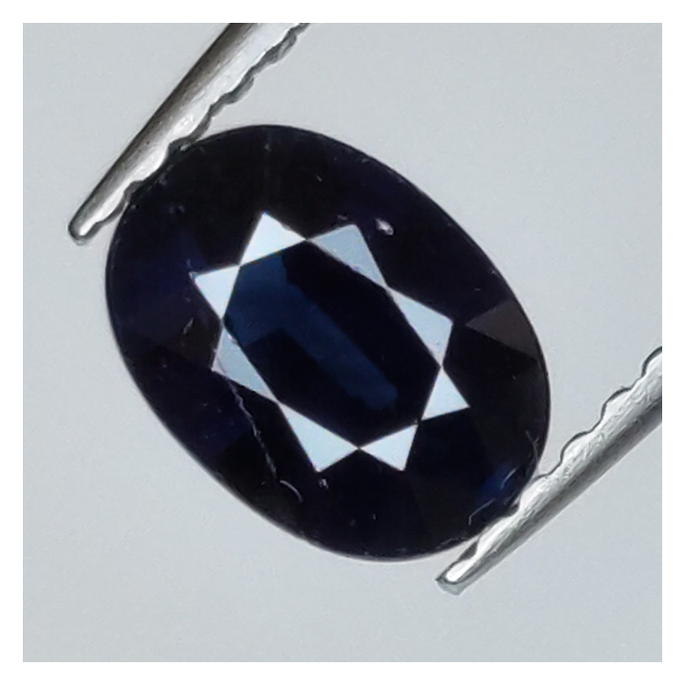 0.99 ct blauer Saphir im Ovalschliff 7x5 mm