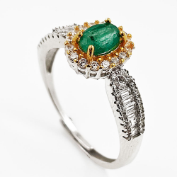 Emerald ring with zirconia in 925 Sterling Silver with rhodium plating