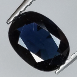 1,01ct Blue sapphire oval cut 7x5mm