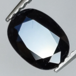 1,01 ct blauer Saphir im Ovalschliff 7x5 mm