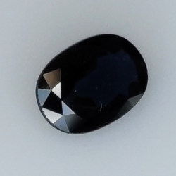 1,01 ct blauer Saphir im Ovalschliff 7x5 mm