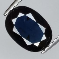 1,01ct Blue sapphire oval cut 7x5mm