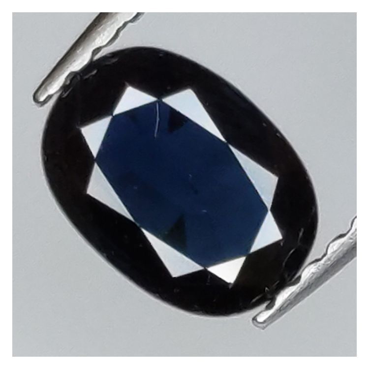 1,01 ct blauer Saphir im Ovalschliff 7x5 mm