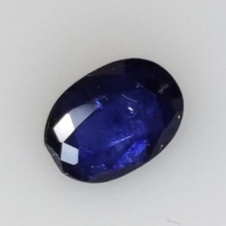 0,99 ct blauer Saphir im Ovalschliff 7x5 mm