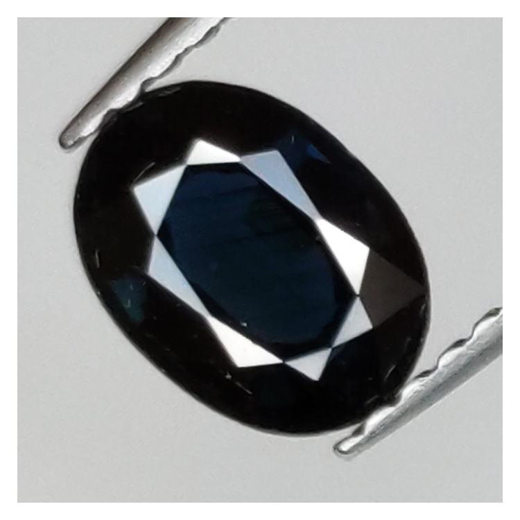 0,99 ct blauer Saphir im Ovalschliff 7x5 mm