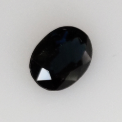 0,99 ct blauer Saphir im Ovalschliff 7x5 mm