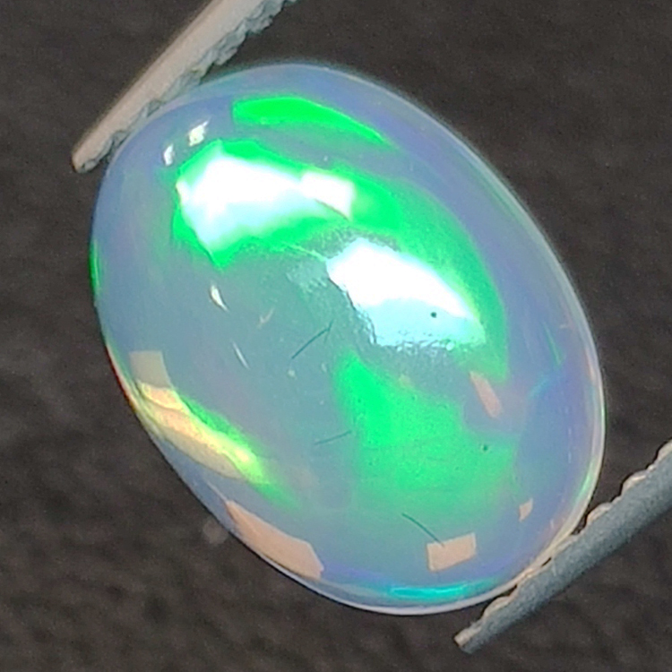 1,46ct Oval geschliffener Opal 10,25 x 7,49 mm