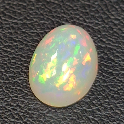 1,79ct Ópalo talla oval 10,19 x 7,39 mm