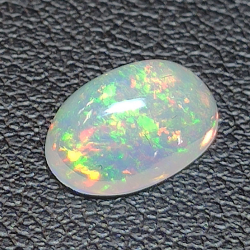 1.29ct Opale ovale 9.64 x 6.75 mm