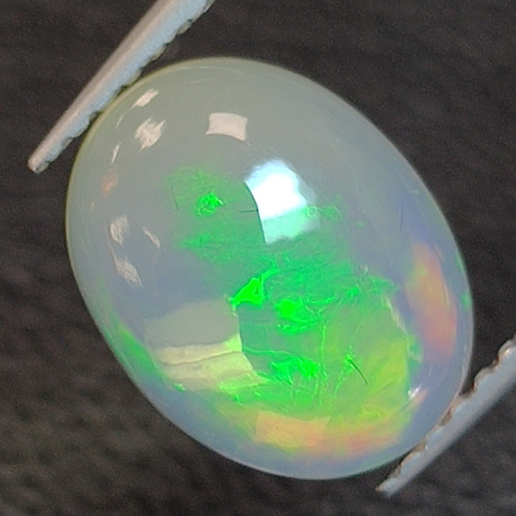 1,76ct Oval geschliffener Opal 10,75 x 8,27 mm