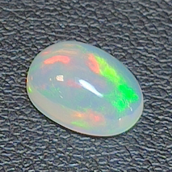 1.43ct Ópalo talla ovale 9.52 x 7.21 mm