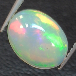 1,81ct Oval geschliffener Opal 10,16 x 7,69 mm