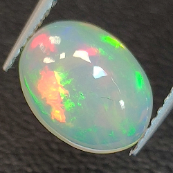 1,81ct Oval geschliffener Opal 10,16 x 7,69 mm