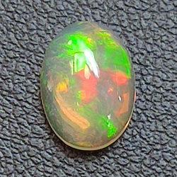 1,36ct Oval geschliffener Opal 9,80 x 7,20 mm