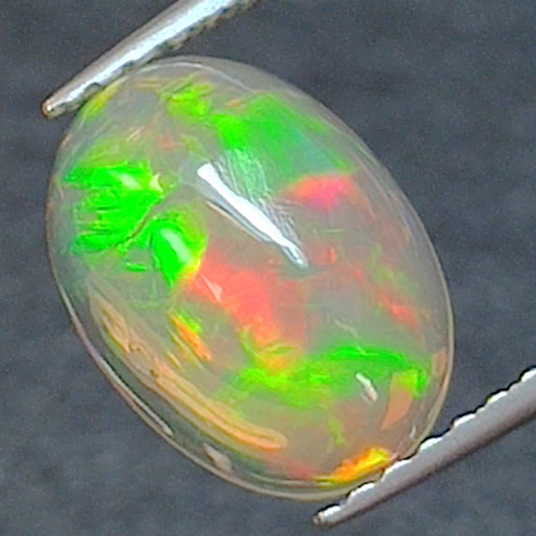 1,36ct Oval geschliffener Opal 9,80 x 7,20 mm