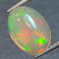 1,36ct Oval geschliffener Opal 9,80 x 7,20 mm